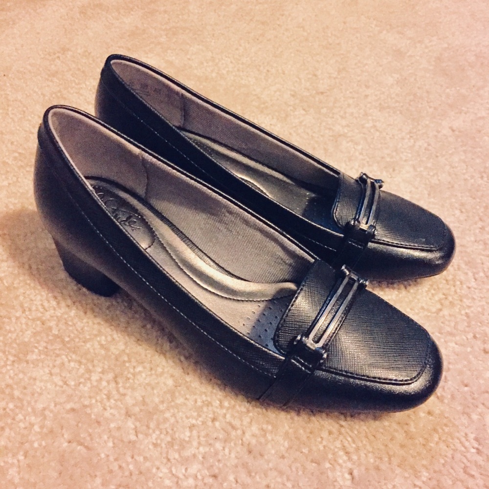 Black Life Stride Soft System shoes